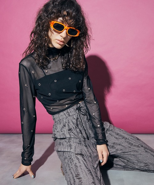 uyu.（ウユ）の「Eyelet Design Sheer Tops / ハトメデザインシアー