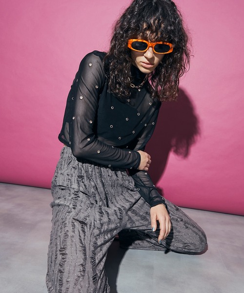 uyu.（ウユ）の「Eyelet Design Sheer Tops / ハトメデザインシアー