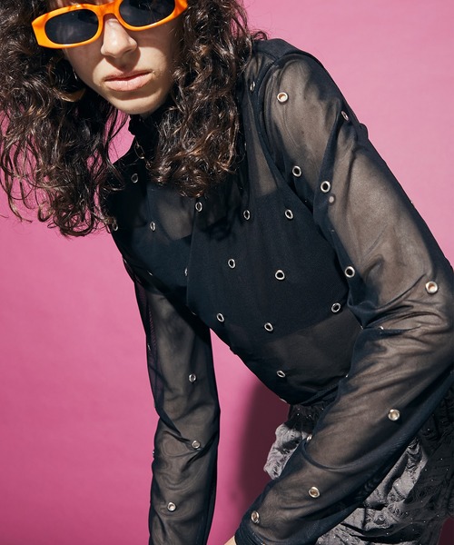 uyu.（ウユ）の「Eyelet Design Sheer Tops / ハトメデザインシアー