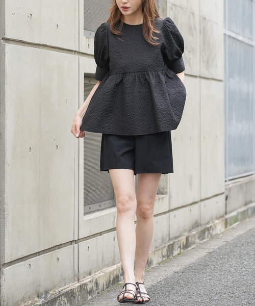 mili an deni(ミリアンデニ)の「エンボス加工ペプラムプルオーバー(シャツ/ブラウス・レディース・ブラック/ネイビー/アイボリー・M)」の14枚目の写真