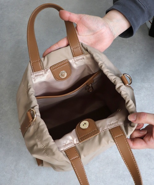 MIAN （ミアン）の「CLEMATIS / A4 2wayトートバッグ（トートバッグ・レディース・グレイッシュベージュ/ブラック/ホワイト・FREE）」の12枚目の写真