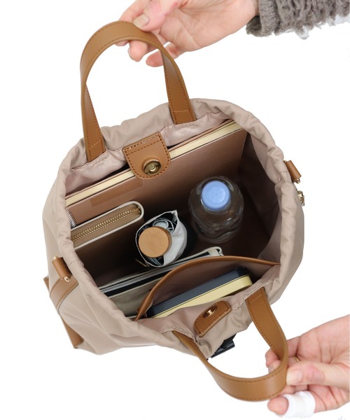 MIAN （ミアン）の「CLEMATIS / A4 2wayトートバッグ（トートバッグ・レディース・グレイッシュベージュ/ブラック/ホワイト・FREE）」の5枚目の写真