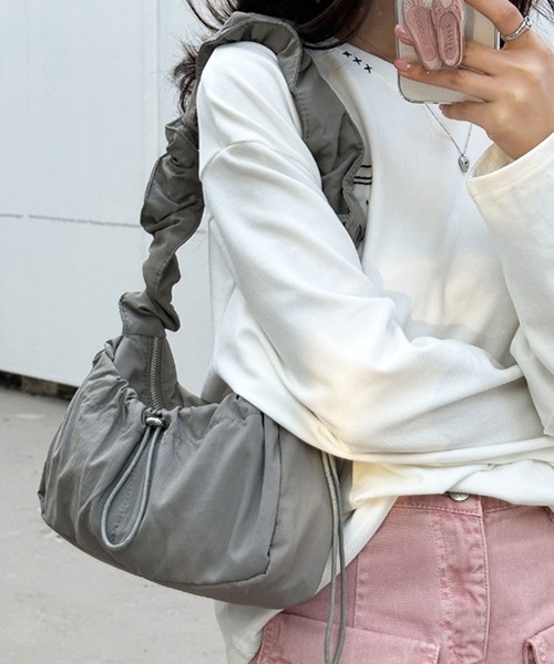 florist(フローリスト)の「韓国ファッションリボンギャザーハンドルドロストスクエアショルダーバッグ(ショルダーバッグ・レディース・オフホワイト/グレー/ブラック・FREE)」の3枚目の写真