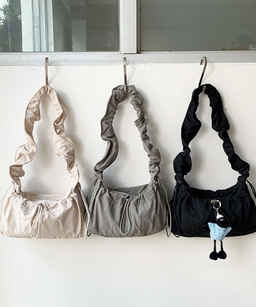 florist(フローリスト)の「韓国ファッションリボンギャザーハンドルドロストスクエアショルダーバッグ(ショルダーバッグ・レディース・オフホワイト/グレー/ブラック・FREE)」の10枚目の写真