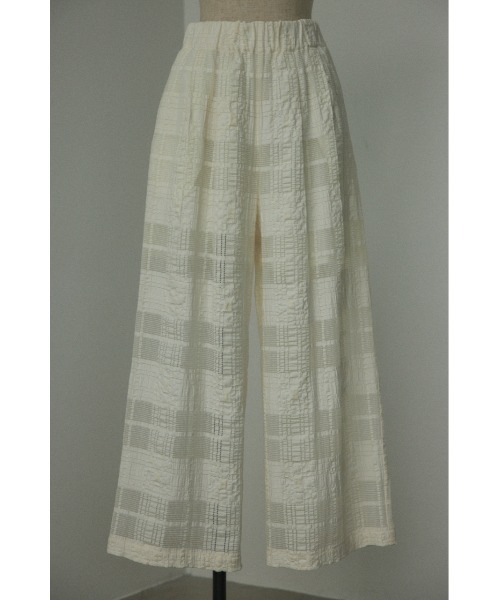 BLACK BY MOUSSY(ブラックバイマウジー)の「sheer check pants(シアーチェックパンツ)(その他パンツ・レディース・ブラック/オフホワイト・1/2)」の2枚目の写真
