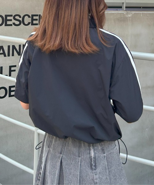 INGNI(イング)の「ナイロンハーフZIP袖ラインショートトップス(その他トップス・レディース・グレー/オフホワイト/ブラック・M)」の8枚目の写真