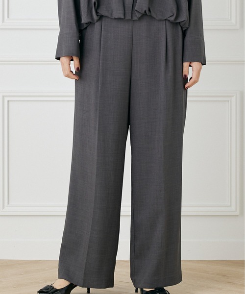 INED CLARO（イネドクラロ）の「ナチュラルストレッチ ボリュームタックワイドパンツ【セットアップ対応】（その他パンツ・レディース・ベージュ/チャコールグレー・フリー）」の2枚目の写真