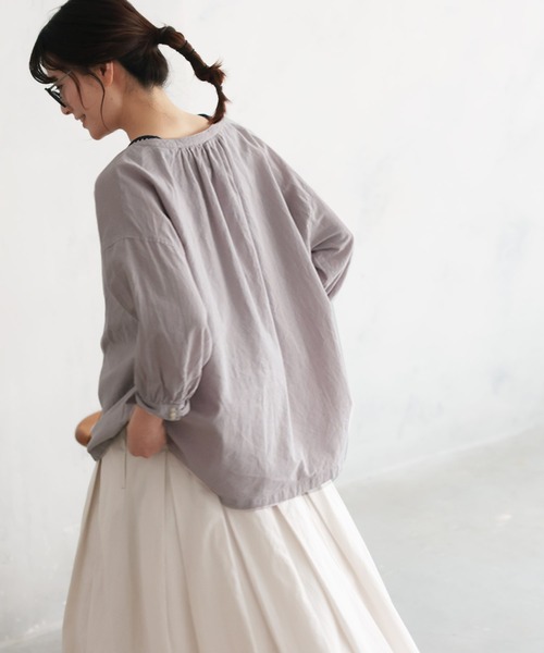 soulberry(ソウルベリー)の「クールな甘さのボタンブラウス(シャツ/ブラウス・レディース・ライトグレー・M/L/LL/3L/4L)」の4枚目の写真