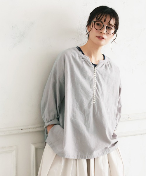 soulberry(ソウルベリー)の「クールな甘さのボタンブラウス(シャツ/ブラウス・レディース・ライトグレー・M/L/LL/3L/4L)」の3枚目の写真