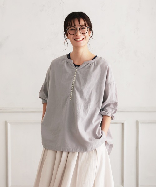 soulberry(ソウルベリー)の「クールな甘さのボタンブラウス(シャツ/ブラウス・レディース・ライトグレー・M/L/LL/3L/4L)」の9枚目の写真