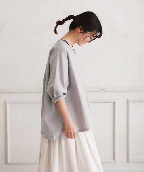 soulberry(ソウルベリー)の「クールな甘さのボタンブラウス(シャツ/ブラウス・レディース・ライトグレー・M/L/LL/3L/4L)」の8枚目の写真