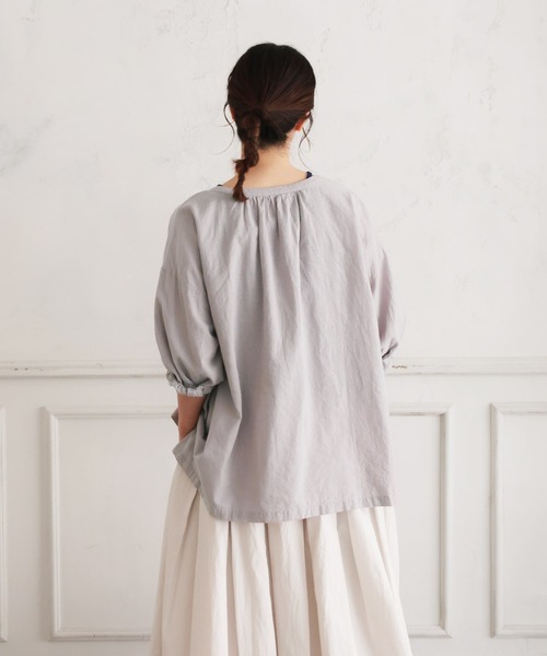 soulberry(ソウルベリー)の「クールな甘さのボタンブラウス(シャツ/ブラウス・レディース・ライトグレー・M/L/LL/3L/4L)」の7枚目の写真