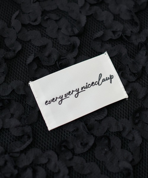 natural couture（ナチュラルクチュール）の「フラワーチュールＡ４トート（ショルダーバッグ・レディース・ホワイト/ブラック/グレイッシュベージュ・FREE）」の4枚目の写真