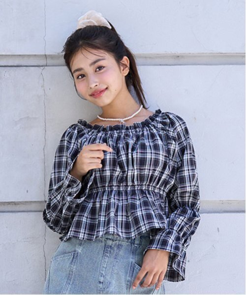 LOVETOXIC（ラブトキシック）の「チェックオフショルブラウス（シャツ/ブラウス・キッズ・ブラウン/ブラック・L/M/S）」の3枚目の写真