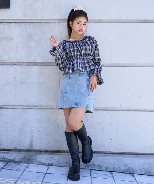 LOVETOXIC（ラブトキシック）の「チェックオフショルブラウス（シャツ/ブラウス・キッズ・ブラウン/ブラック・L/M/S）」の4枚目の写真