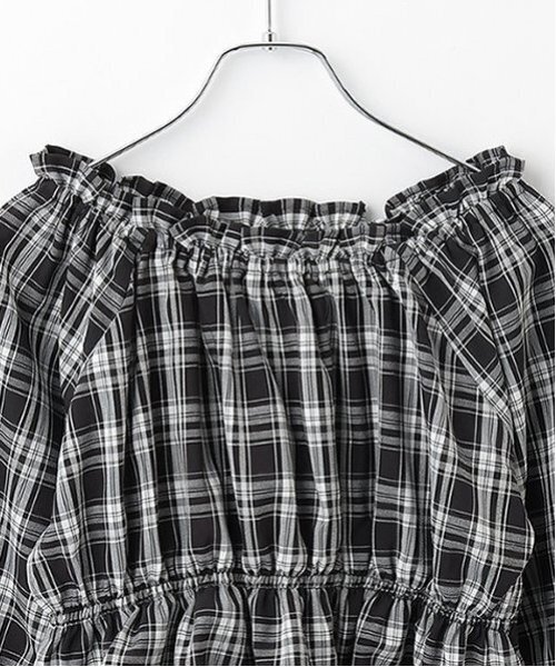 LOVETOXIC（ラブトキシック）の「チェックオフショルブラウス（シャツ/ブラウス・キッズ・ブラウン/ブラック・L/M/S）」の7枚目の写真