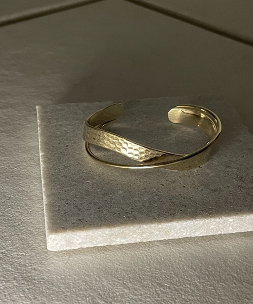 ciite'（シーテ）の「カーブ バングル（バングル/リストバンド・レディース・ゴールド/シルバー・FREE）」の3枚目の写真