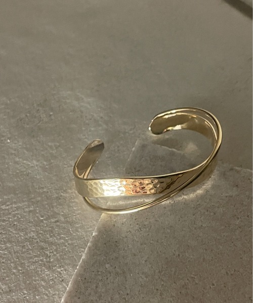 ciite'（シーテ）の「カーブ バングル（バングル/リストバンド・レディース・ゴールド/シルバー・FREE）」の4枚目の写真