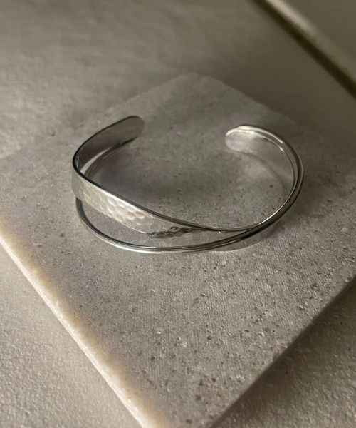 ciite'（シーテ）の「カーブ バングル（バングル/リストバンド・レディース・ゴールド/シルバー・FREE）」の5枚目の写真