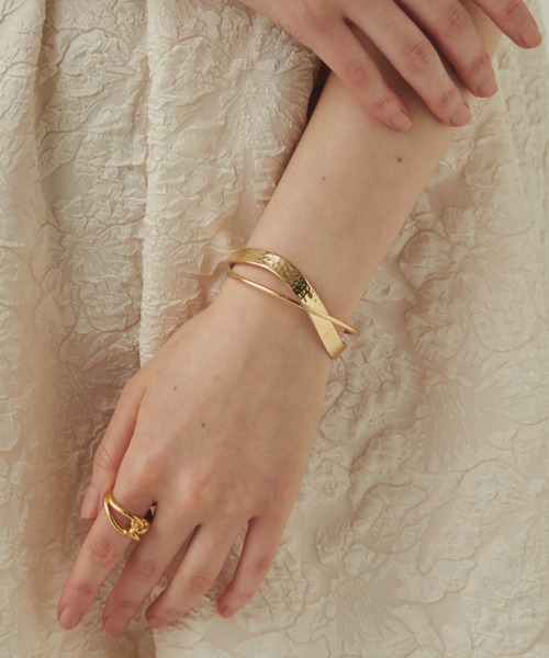 ciite'（シーテ）の「カーブ バングル（バングル/リストバンド・レディース・ゴールド/シルバー・FREE）」の7枚目の写真