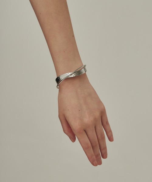 ciite'（シーテ）の「カーブ バングル（バングル/リストバンド・レディース・ゴールド/シルバー・FREE）」の12枚目の写真