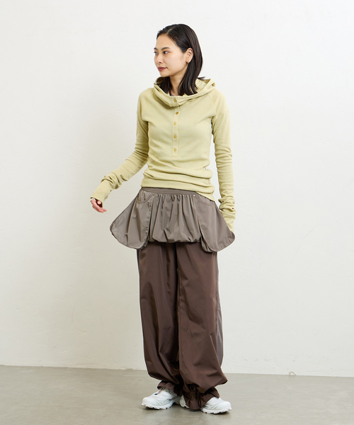 LOW CLASSIC（ロウ　クラシック）の「【LOW CLASSIC/ロウ・クラシック】 BUBBLE MINI SKIRT LW243SK01（スカート・レディース・グレー系その他・SMALL）」の2枚目の写真