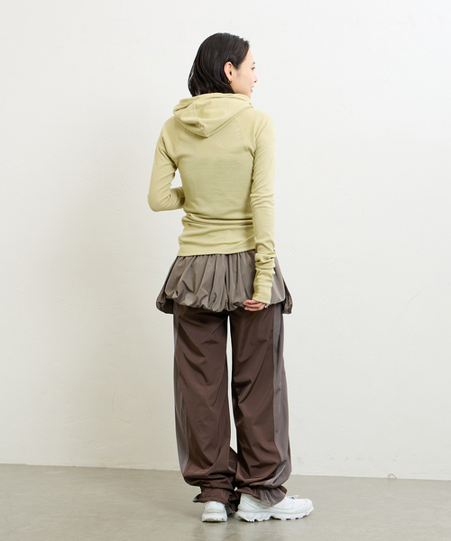LOW CLASSIC（ロウ　クラシック）の「【LOW CLASSIC/ロウ・クラシック】 BUBBLE MINI SKIRT LW243SK01（スカート・レディース・グレー系その他・SMALL）」の4枚目の写真