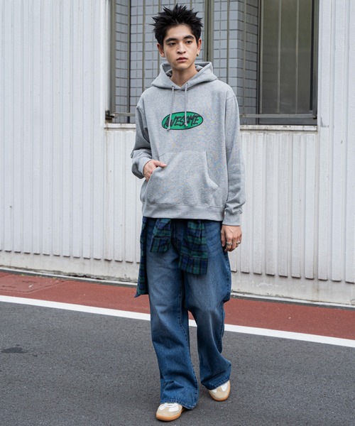 WEGO(ウィゴー)の「WEGO/リラックスフィットオーバルロゴパーカー(パーカー・メンズ・ブラック/杢グレー・MEDIUM/LARGE)」の4枚目の写真