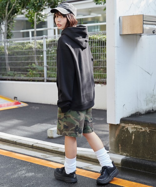 WEGO(ウィゴー)の「WEGO/リラックスフィットオーバルロゴパーカー(パーカー・メンズ・ブラック/杢グレー・MEDIUM/LARGE)」の22枚目の写真