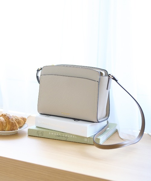 & chouette(アンドシュエット)の「シンプルステッチ ショルダーバッグ(ショルダーバッグ・レディース・ダルブルー系/ブラック/グレイッシュベージュ/オフホワイト・FREE)」の4枚目の写真
