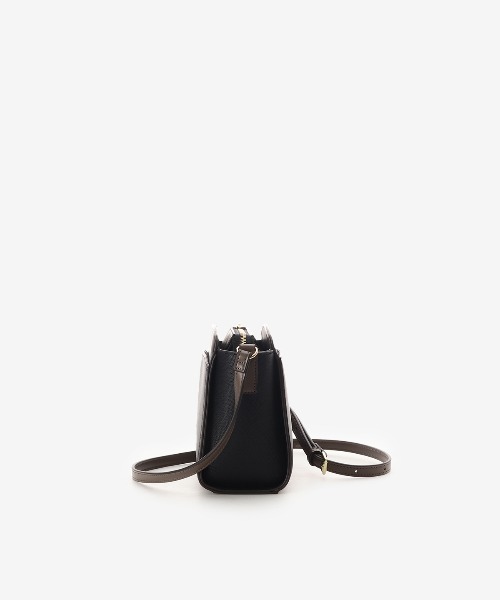 & chouette(アンドシュエット)の「シンプルステッチ ショルダーバッグ(ショルダーバッグ・レディース・ダルブルー系/ブラック/グレイッシュベージュ/オフホワイト・FREE)」の14枚目の写真