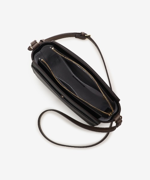 & chouette(アンドシュエット)の「シンプルステッチ ショルダーバッグ(ショルダーバッグ・レディース・ダルブルー系/ブラック/グレイッシュベージュ/オフホワイト・FREE)」の16枚目の写真