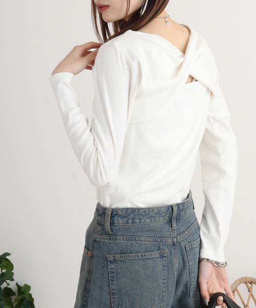 atONE(アットワン)の「綿フライス前後2wayツイスト長袖カットソー(Tシャツ/カットソー・レディース・カーキ/オフホワイト/ブラック/チャコールグレー/ブルーグレー・LL/3L/4L/M/L)」の2枚目の写真