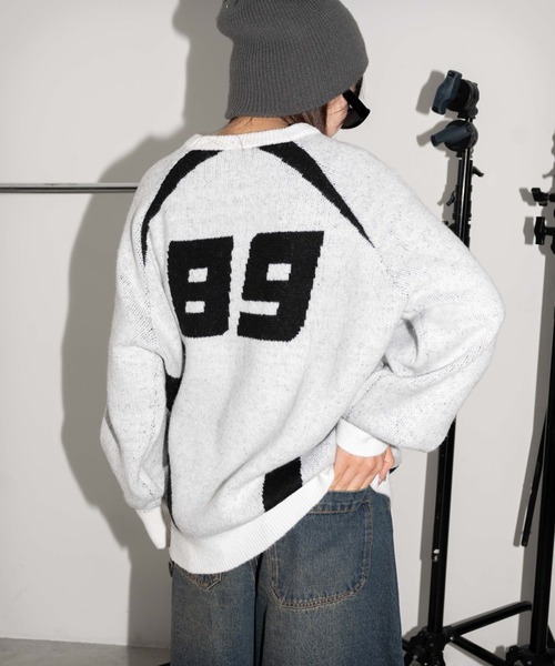 WEGO(ウィゴー)の「WEGO/配色スポーツグラフィックフラッフィーニットプルオーバー(ニット/セーター・レディース・ホワイト/ブラック・FREE)」の3枚目の写真