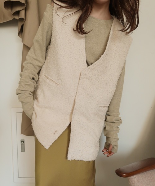 mideal(マイディール)の「tweed vest × finger holl tops / ツイードベスト × フィンガーホールトップス(その他トップス・レディース・ブラウン/ベージュ・FREE)」の3枚目の写真