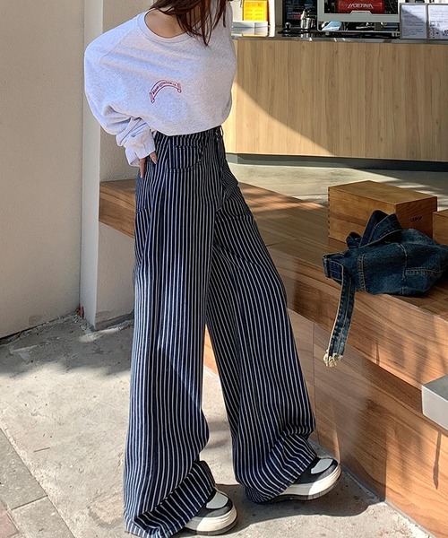 aimoha(アイモハ)の「ストライプワイドデニムパンツ(デニムパンツ・レディース・ネイビー・LARGE/MEDIUM/SMALL)」の1枚目の写真
