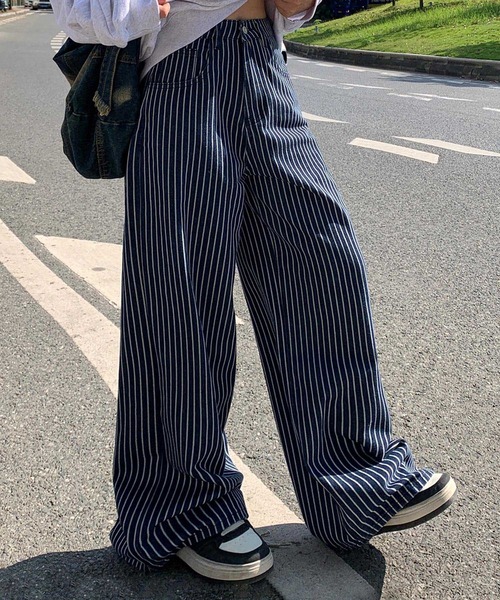 aimoha(アイモハ)の「ストライプワイドデニムパンツ(デニムパンツ・レディース・ネイビー・LARGE/MEDIUM/SMALL)」の3枚目の写真