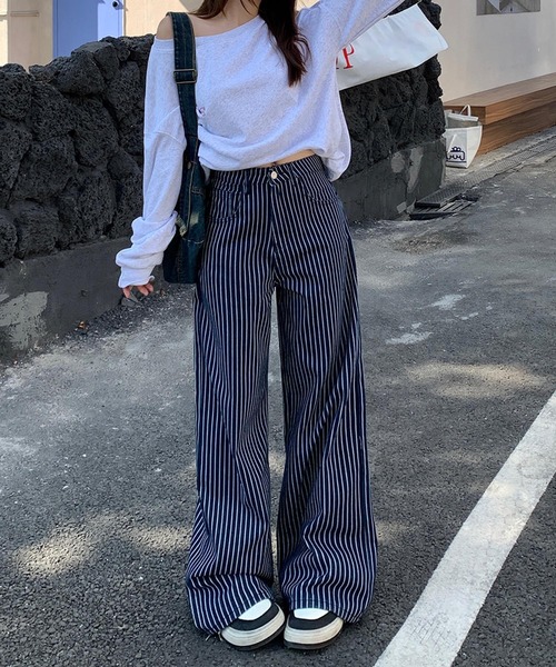aimoha(アイモハ)の「ストライプワイドデニムパンツ(デニムパンツ・レディース・ネイビー・LARGE/MEDIUM/SMALL)」の4枚目の写真