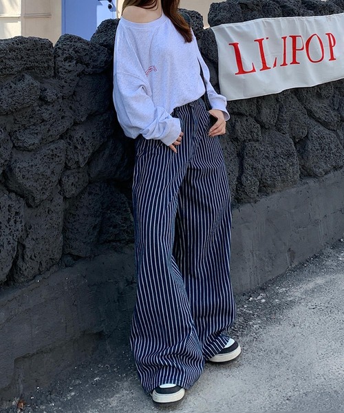 aimoha(アイモハ)の「ストライプワイドデニムパンツ(デニムパンツ・レディース・ネイビー・LARGE/MEDIUM/SMALL)」の5枚目の写真