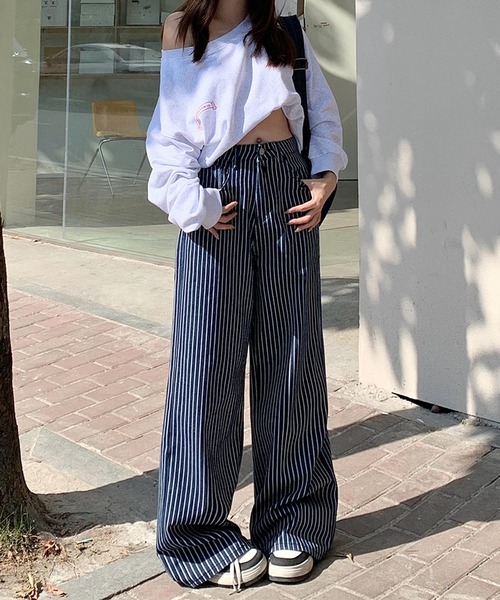 aimoha(アイモハ)の「ストライプワイドデニムパンツ(デニムパンツ・レディース・ネイビー・LARGE/MEDIUM/SMALL)」の13枚目の写真