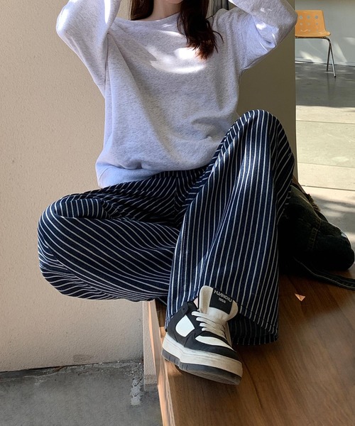 aimoha(アイモハ)の「ストライプワイドデニムパンツ(デニムパンツ・レディース・ネイビー・LARGE/MEDIUM/SMALL)」の16枚目の写真