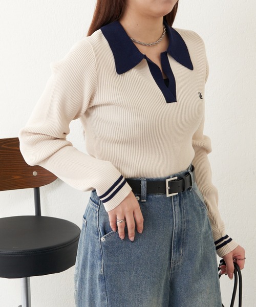 RAY CASSIN（レイカズン）の「胸刺繍スキッパーポロコンパクトニット（ニット/セーター・レディース・ブラック系その他2/ホワイト系その他2/ネイビー/レッド・FREE）」の6枚目の写真