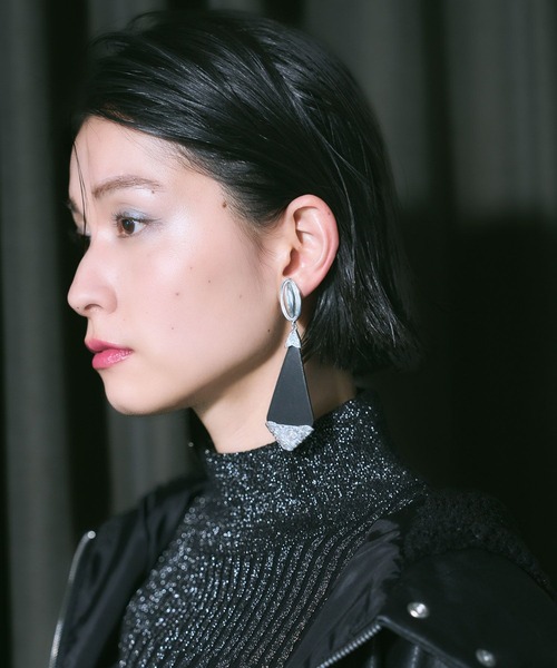 HARE（ハレ）の「vintageフェイクレザーイヤリング(HARE)（イヤリング・レディース・ブラック・FREE）」の4枚目の写真