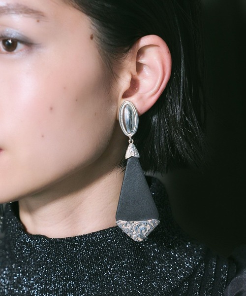 HARE（ハレ）の「vintageフェイクレザーイヤリング(HARE)（イヤリング・レディース・ブラック・FREE）」の5枚目の写真