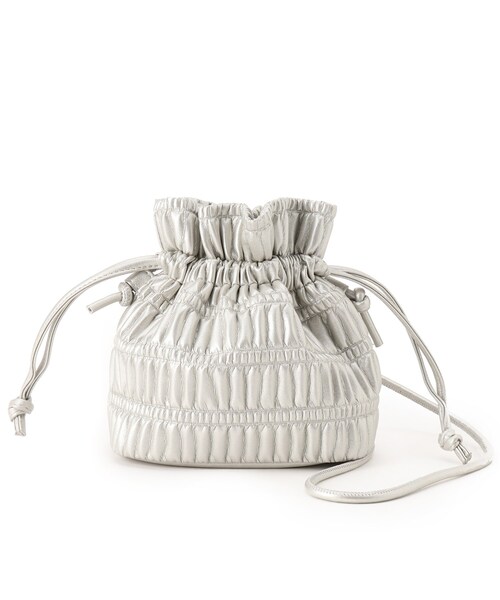 SHOO・LA・RUE(シューラルー)の「プリーツ巾着ショルダーバッグ(ショルダーバッグ・レディース・アイボリー/ブラック/シルバー・00)」の1枚目の写真