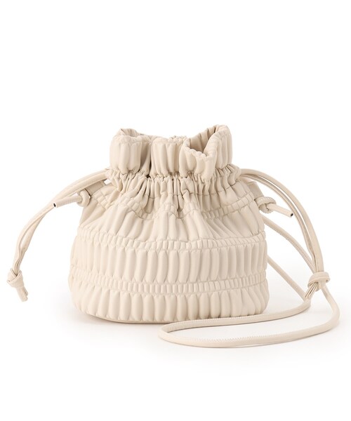 SHOO・LA・RUE(シューラルー)の「プリーツ巾着ショルダーバッグ(ショルダーバッグ・レディース・アイボリー/ブラック/シルバー・00)」の2枚目の写真