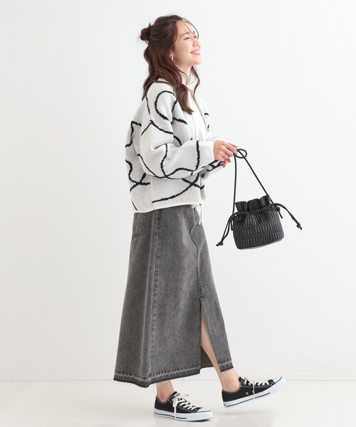 SHOO・LA・RUE(シューラルー)の「プリーツ巾着ショルダーバッグ(ショルダーバッグ・レディース・アイボリー/ブラック/シルバー・00)」の6枚目の写真