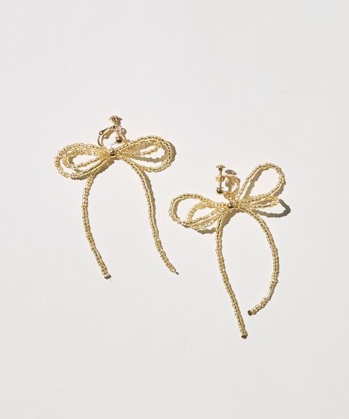 AMERICAN HOLIC(アメリカンホリック)の「ビーズレイーヤードリボンイヤリング(イヤリング・レディース・ゴールド/オフホワイト/チャコールグレー・FREE)」の5枚目の写真