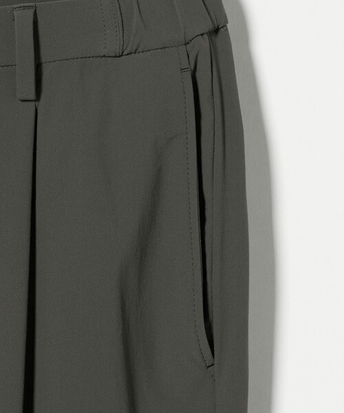 BEAUTY&YOUTH UNITED ARROWS(ビューティーアンドユースユナイテッドアローズ)の「コーデュラナイロン 1プリーツ テーパード パンツ -セットアップ対応・マルチ機能-(スラックス・メンズ・ダークグレー/ブラック/オリーブ・S/M/L/XL)」の18枚目の写真