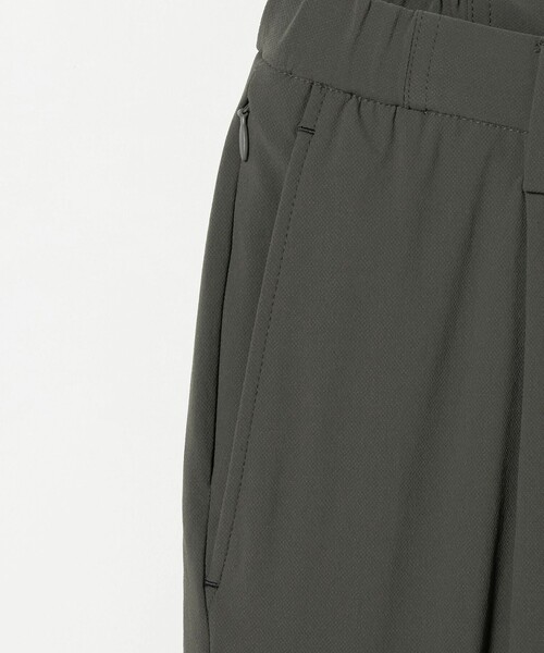 BEAUTY&YOUTH UNITED ARROWS(ビューティーアンドユースユナイテッドアローズ)の「コーデュラナイロン 1プリーツ テーパード パンツ -セットアップ対応・マルチ機能-(スラックス・メンズ・ダークグレー/ブラック/オリーブ・S/M/L/XL)」の19枚目の写真